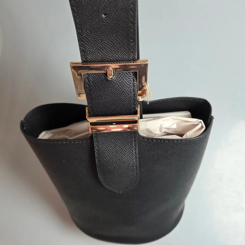 A New Day Womens Black Textured Faux Leather Bucket Bag Gold Buckle Handle NWT
